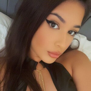CherryKiss18 live cam video preview