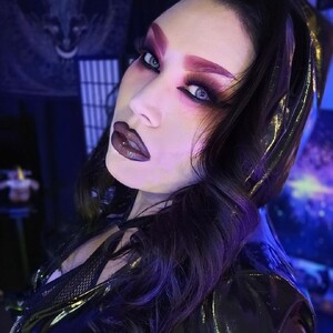 QueenOfMetal Caucasian webcam from United States